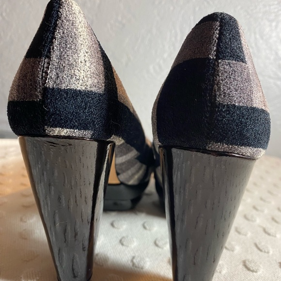 DEVANI Vintage Grey and Black Plaid Heel - Picture 4 of 16